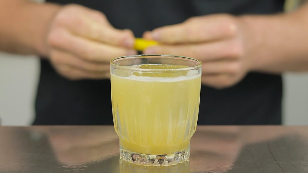 GOLD RUSH – Whiskey Sour x Bees Knees (ONLY 3-ingredients!)