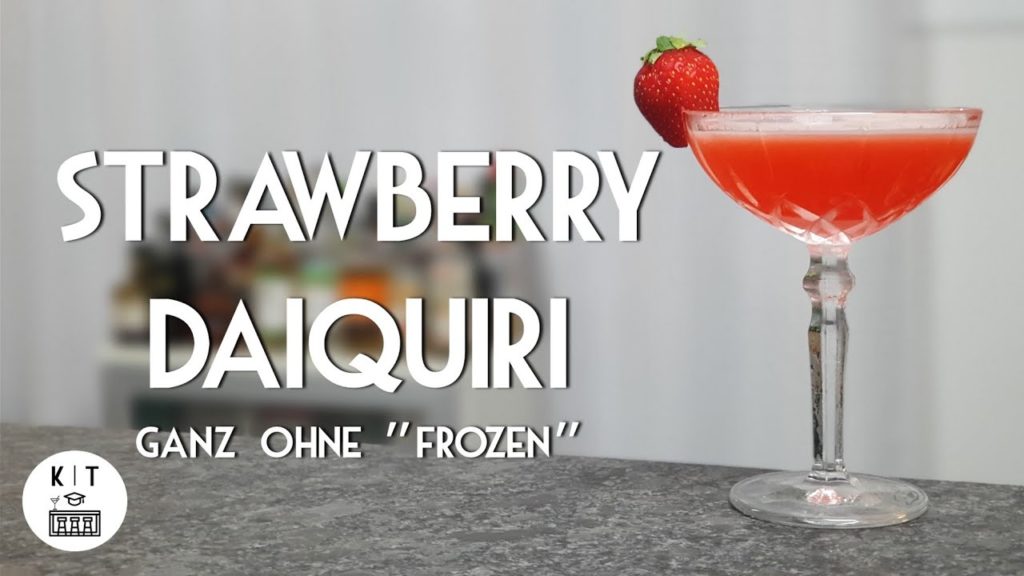 Strawberry Daiquiri Cocktail – mit selbst hergestelltem Erdbeer-Rum, ohne Mixer und “Non-Frozen”